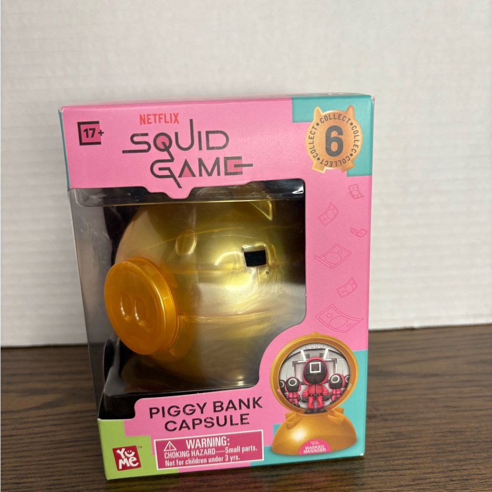 Gold Piggy Bank Capsule